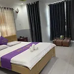 Dai Hong Hotel -142 No Trang Long, Q. Binh Thanh - By Bay Luxury